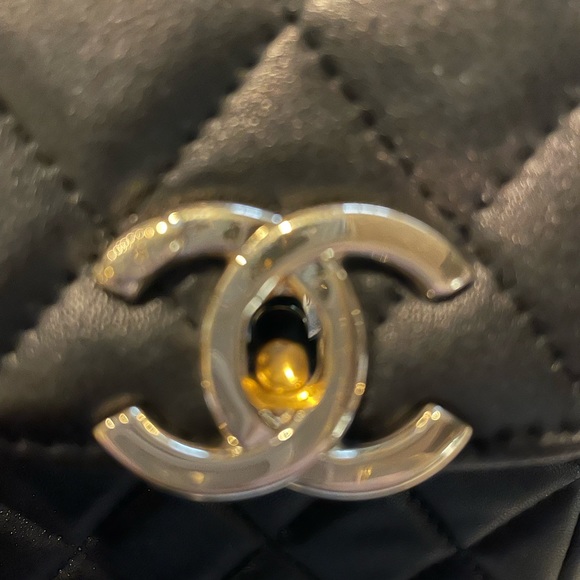 CHANEL Black Quilted Caviar Phone Holder New - Picture 4 of 10